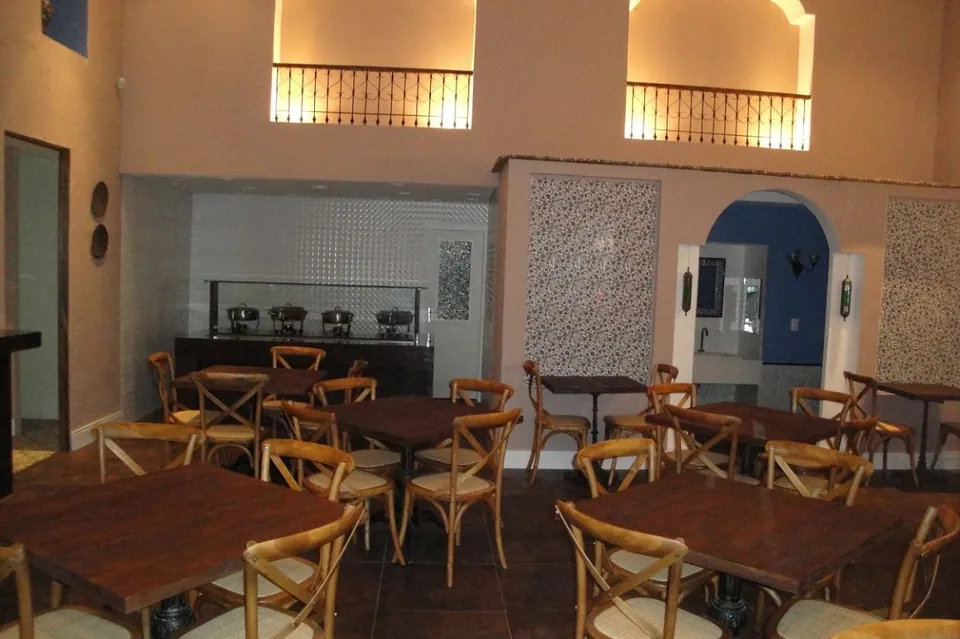 Salão do restaurante Empório Árabe